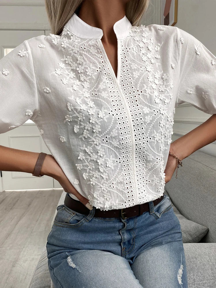 Elegantes Spitzen-Top mit V-Ausschnitt