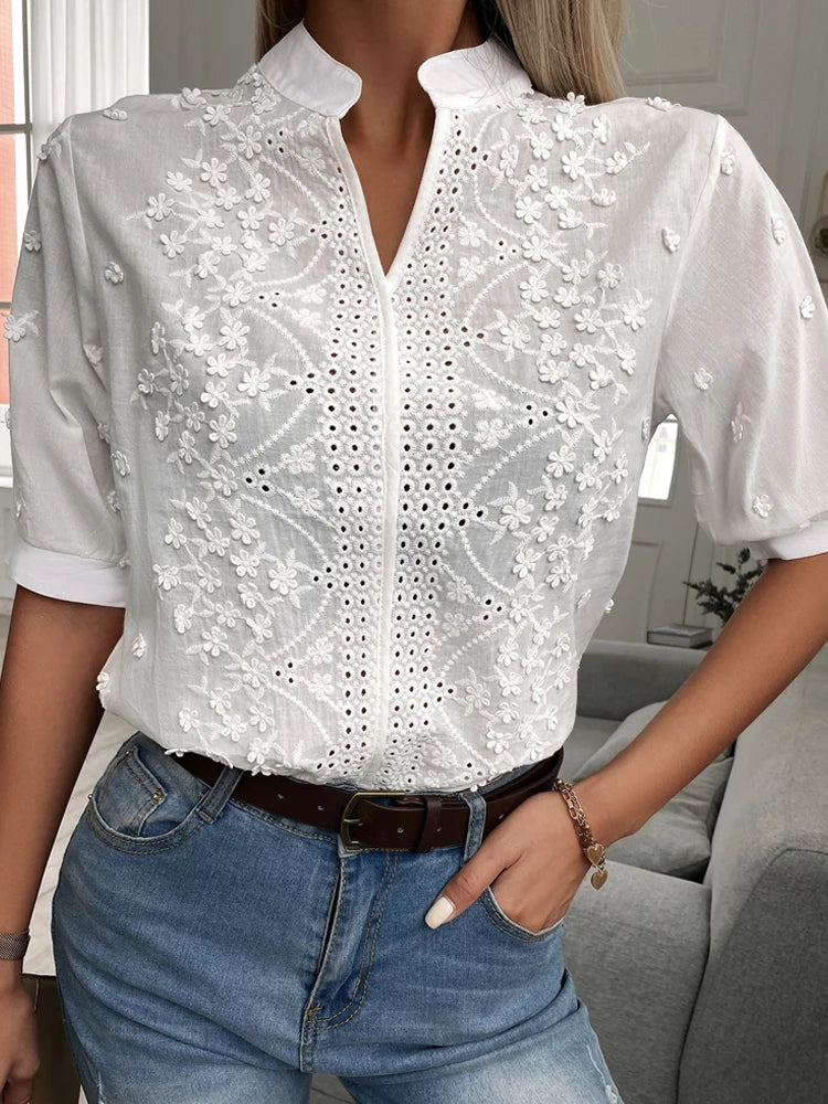 Elegantes Spitzen-Top mit V-Ausschnitt