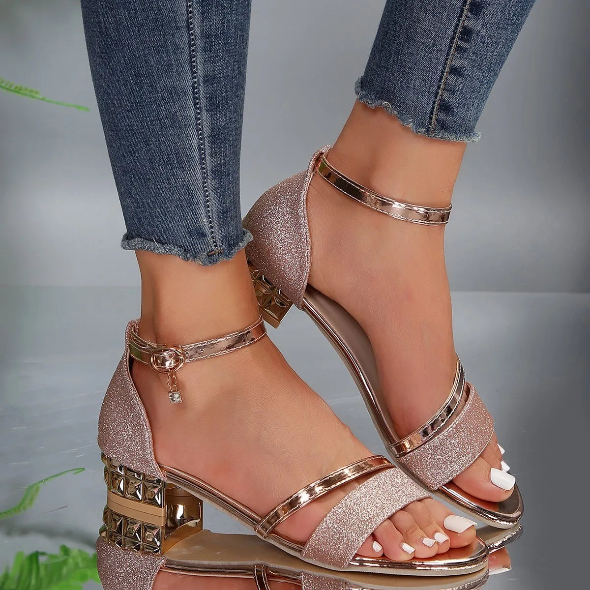 Orthopädische Sandalen: Elegantes Design & Komfort