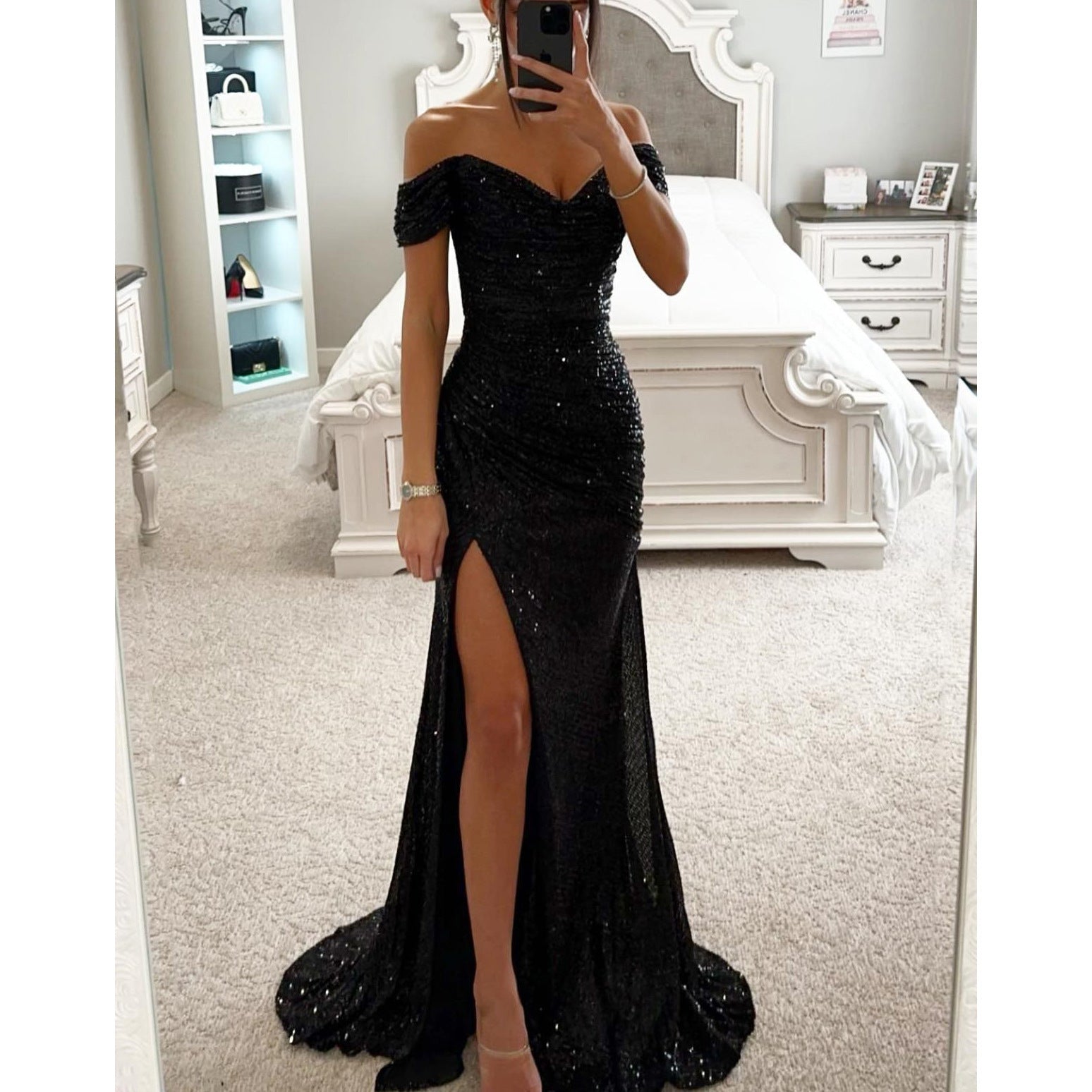 Off-Shoulder Abendkleid mit Pailletten und Schlitz