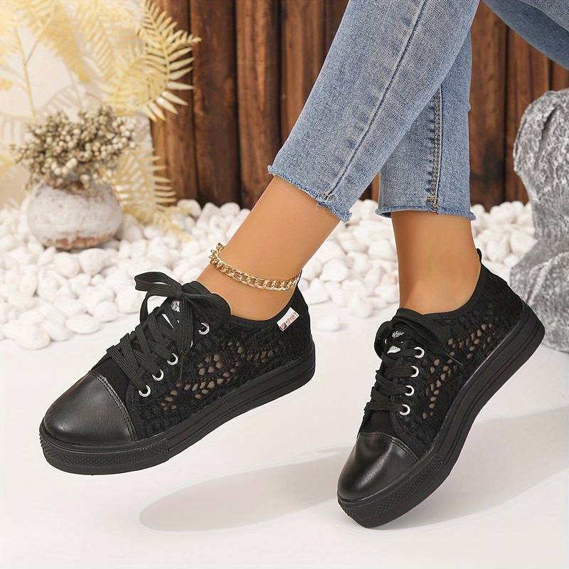 Luftige Spitzensneaker mit elegantem Design