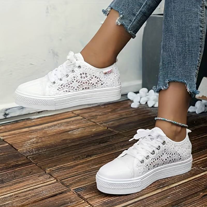 Luftige Spitzensneaker mit elegantem Design
