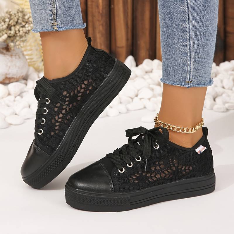 Luftige Spitzensneaker mit elegantem Design