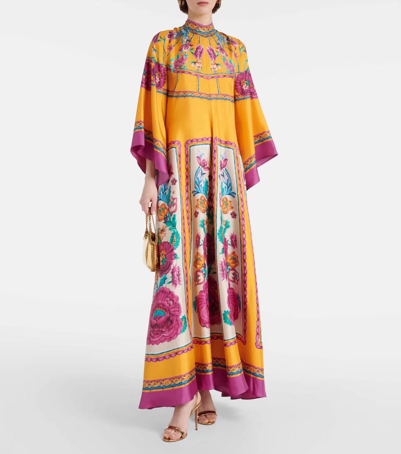 Gedrucktes Dreiviertelarm-Maxikleid mit 3D-Effekt