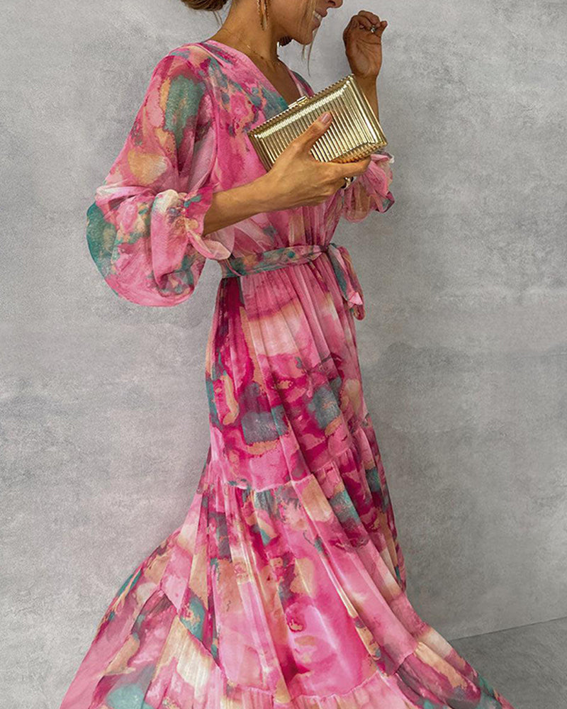 Elegantes Maxikleid mit Print und Plissiertem Rock