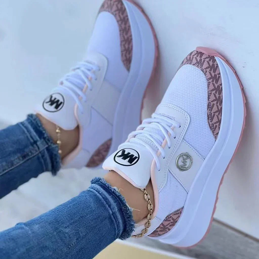 Sportliche Plateausneaker mit Schnürung