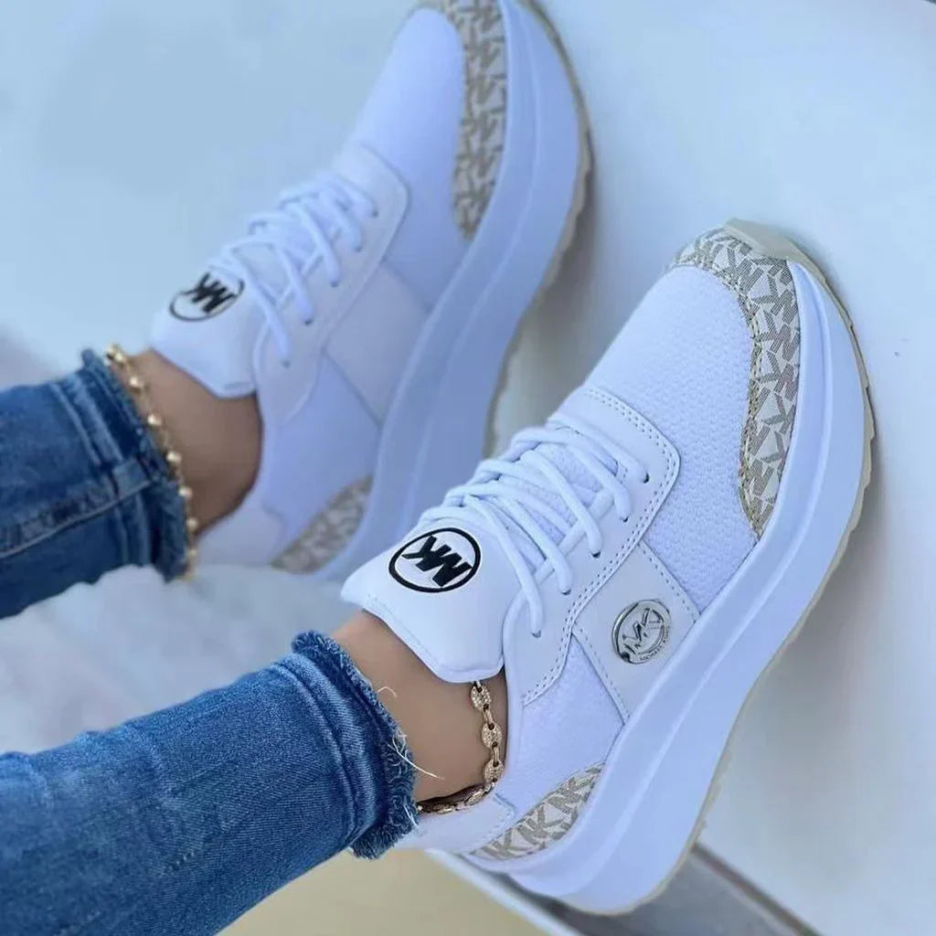 Sportliche Plateausneaker mit Schnürung