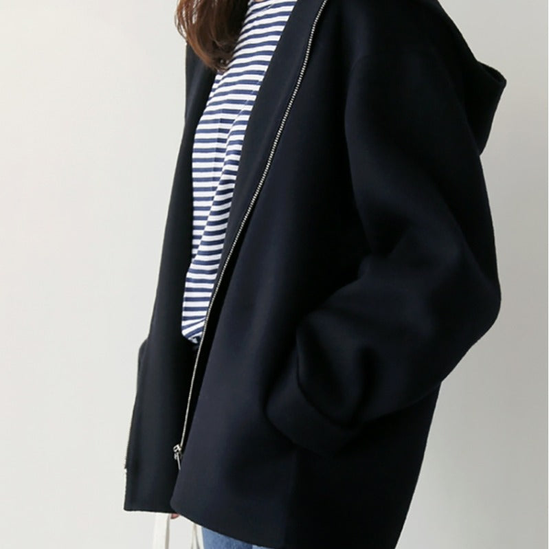 Moderne Damenjacke mit Kapuze