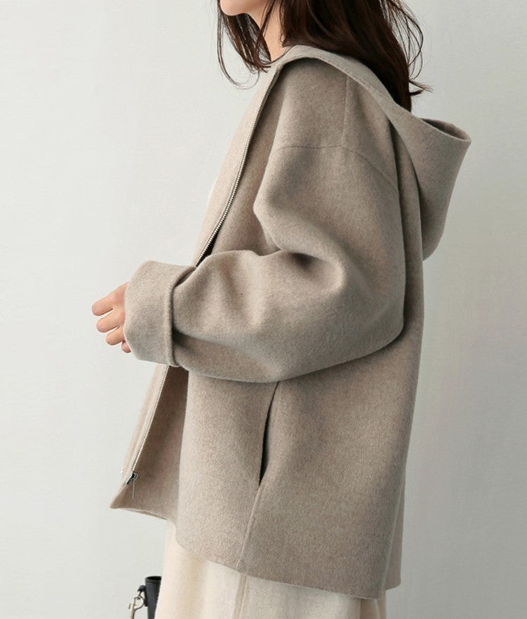 Moderne Damenjacke mit Kapuze