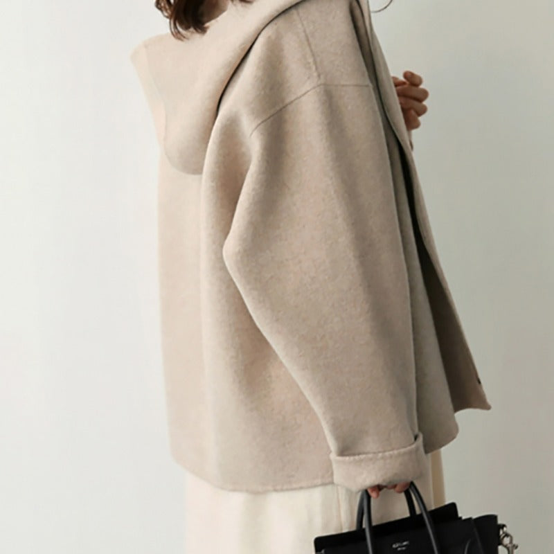 Moderne Damenjacke mit Kapuze