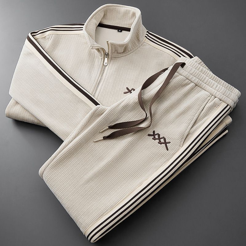 Bequemer Trainingsanzug: Zeitloses Design & Komfort