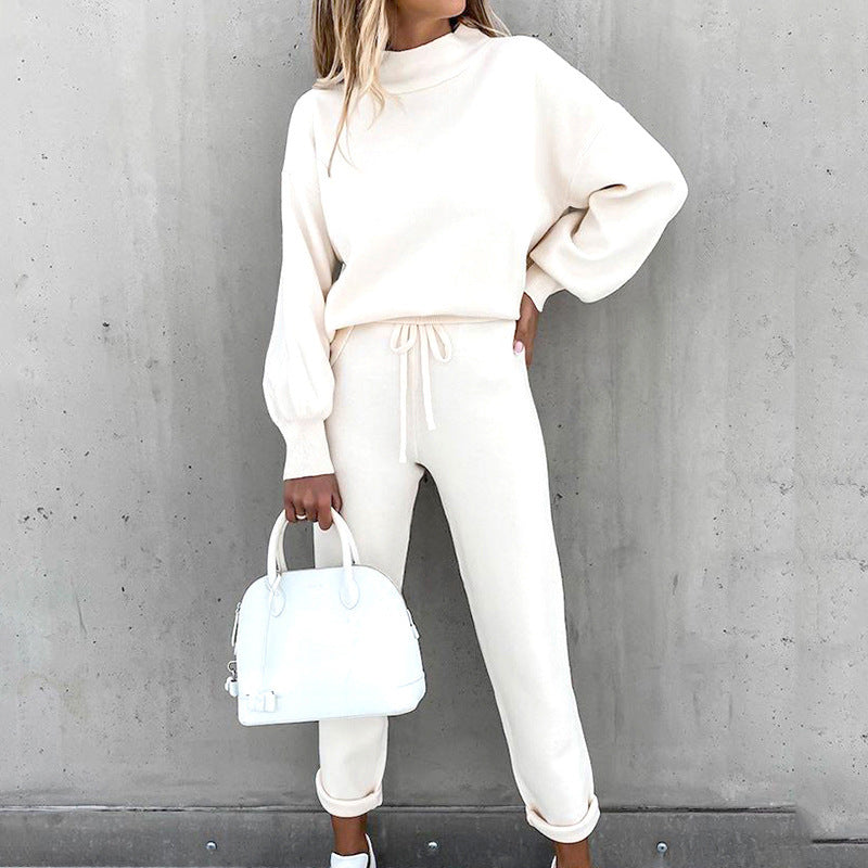 Gemütlicher Hausanzug mit Rollkragen und High-Waist-Hose