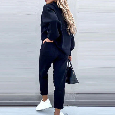 Gemütlicher Hausanzug mit Rollkragen und High-Waist-Hose