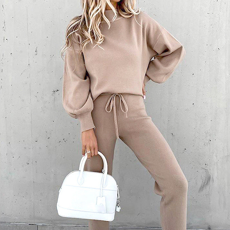 Gemütlicher Hausanzug mit Rollkragen und High-Waist-Hose