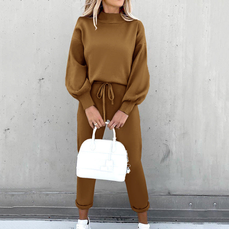 Gemütlicher Hausanzug mit Rollkragen und High-Waist-Hose