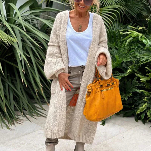 Modische Strickjacke mit Friedenssymbol