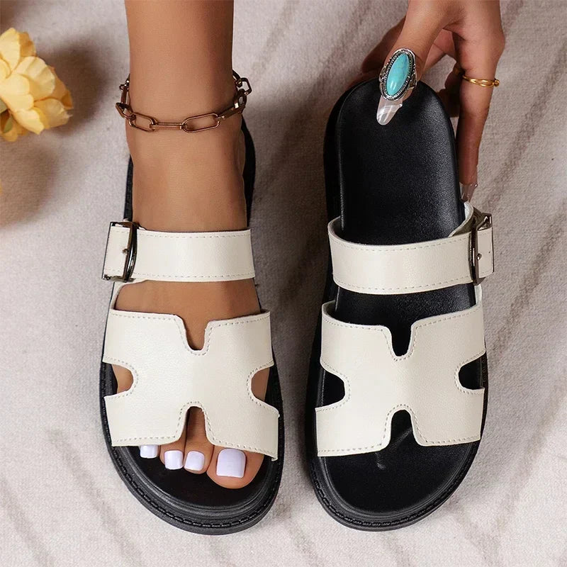Sommerliche Slingback-Sandalen mit Plateau