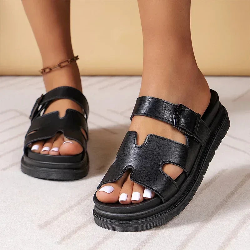 Sommerliche Slingback-Sandalen mit Plateau