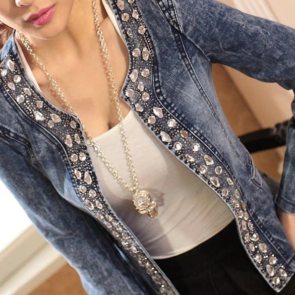 Kurze Jeansjacke mit Pailletten und Reißverschluss