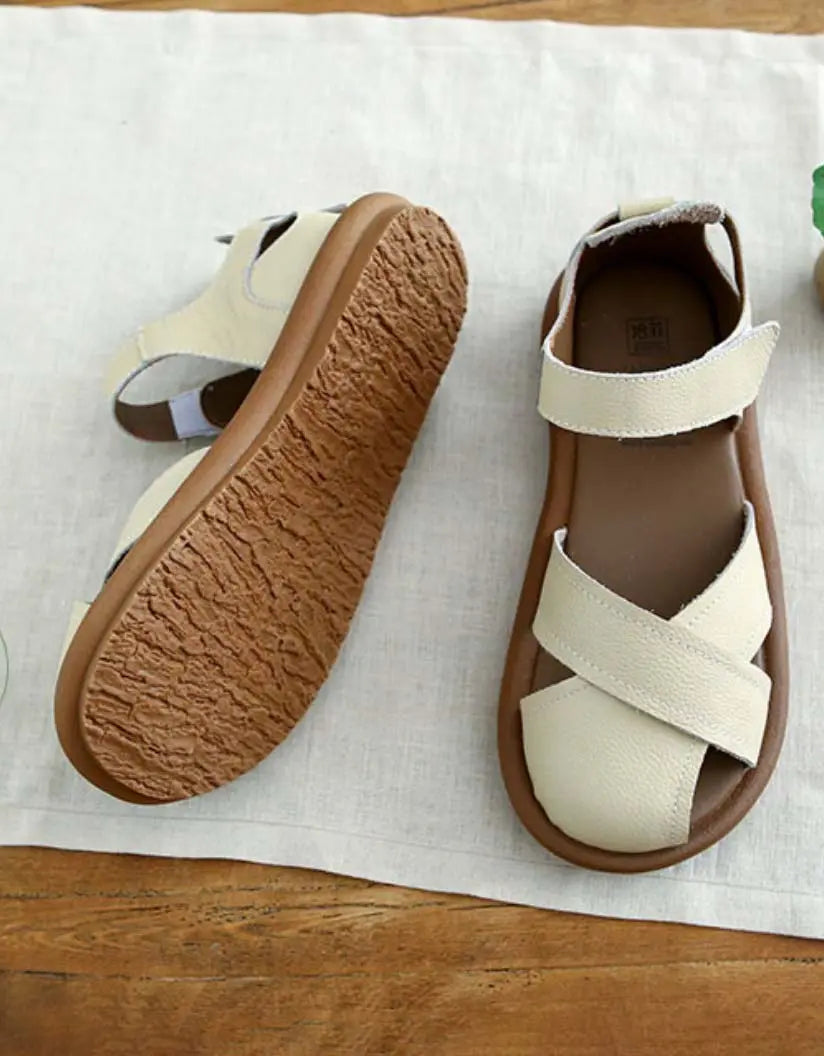 Modische und luftige Schuhe: Stilvolle Outerwear-Kollektion