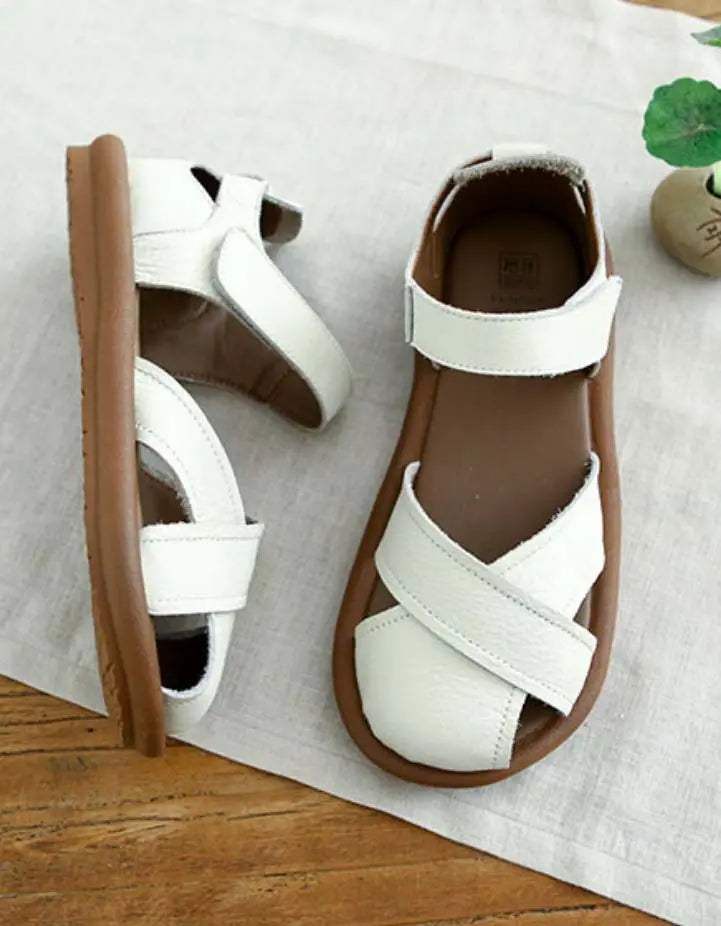 Modische und luftige Schuhe: Stilvolle Outerwear-Kollektion