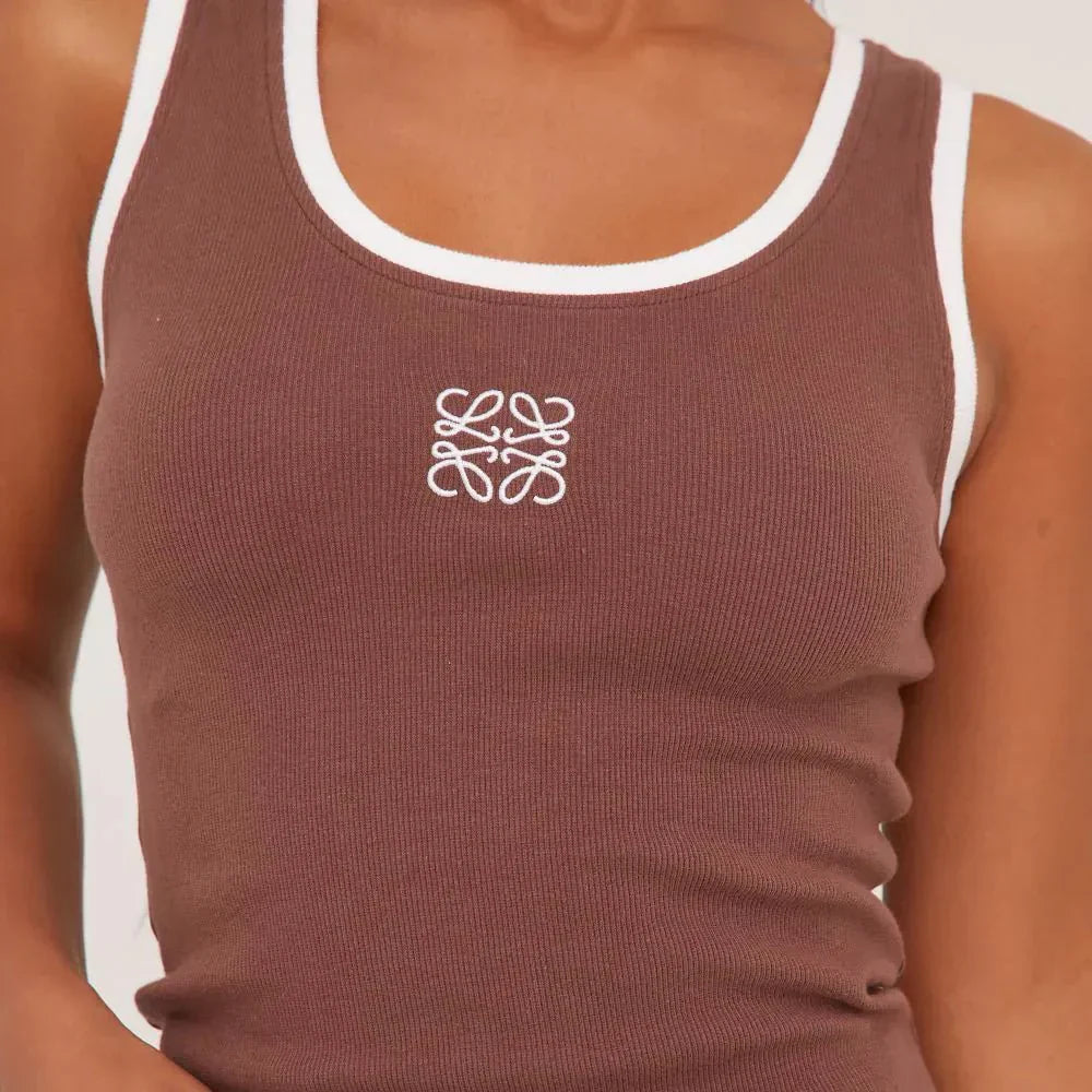Geripptes Tanktop mit zarter Stickerei