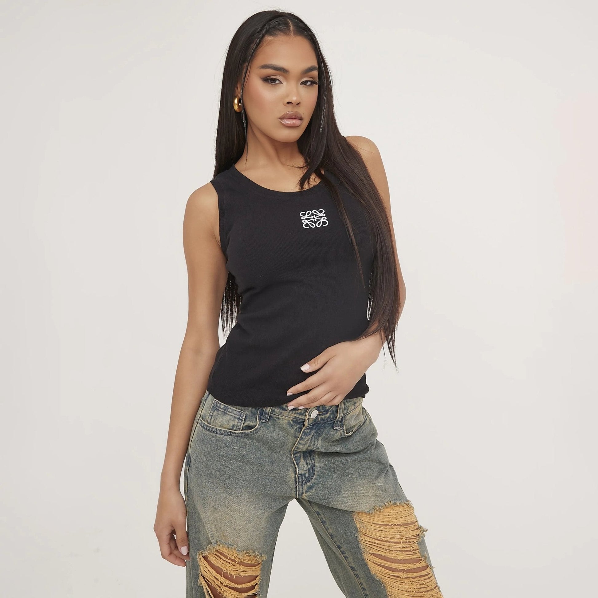 Geripptes Tanktop mit zarter Stickerei