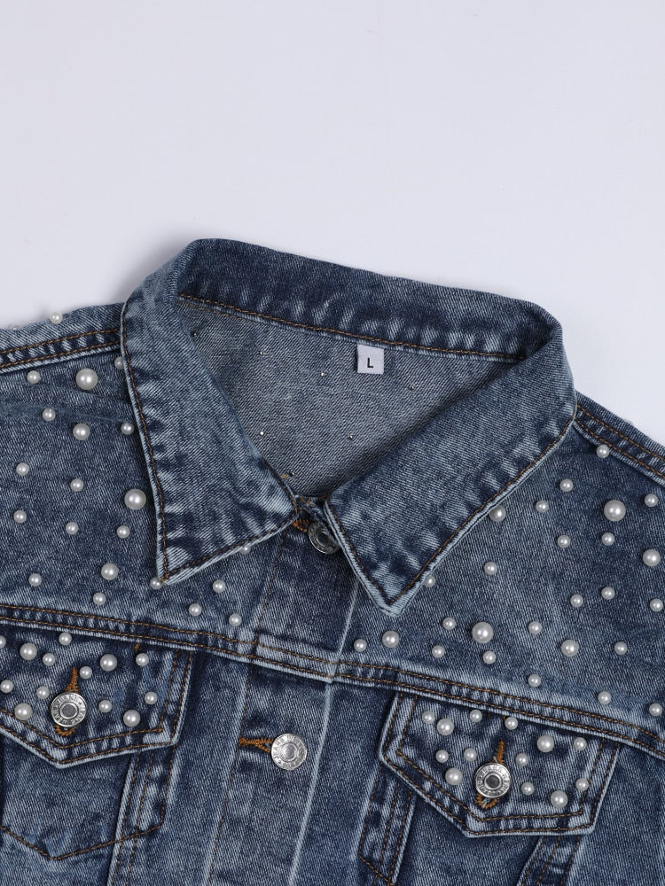 Jeansjacke mit Perlenverzierung