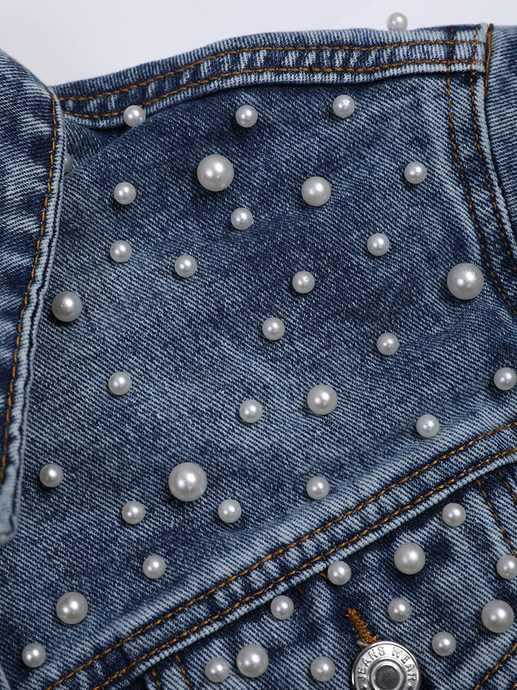 Jeansjacke mit Perlenverzierung