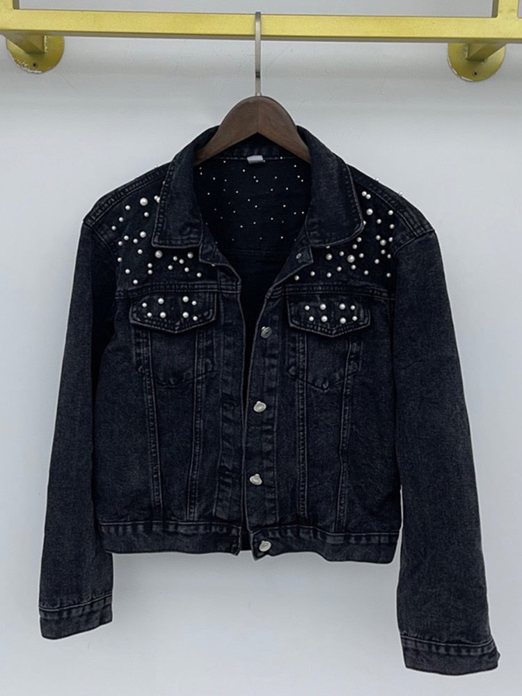 Jeansjacke mit Perlenverzierung