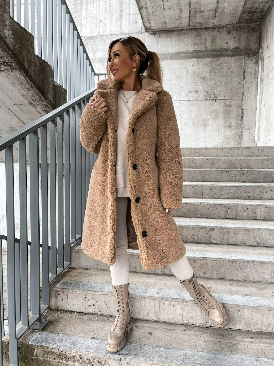 Plüsch-Trenchcoat: Warmer & stilvoller Mantel für kalte Tage