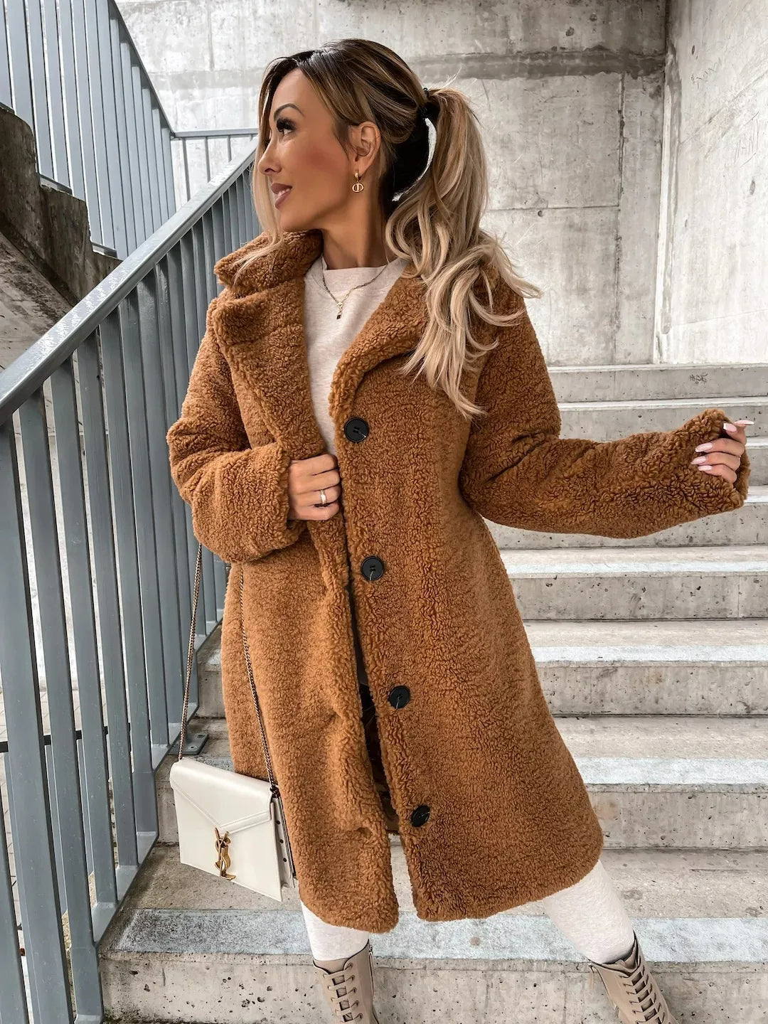 Plüsch-Trenchcoat: Warmer & stilvoller Mantel für kalte Tage