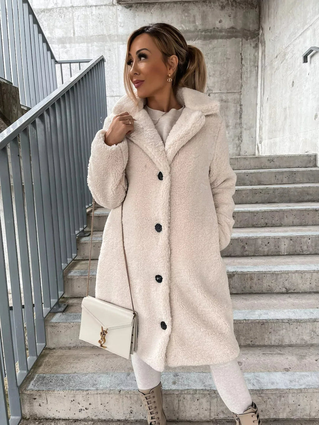 Plüsch-Trenchcoat: Warmer & stilvoller Mantel für kalte Tage