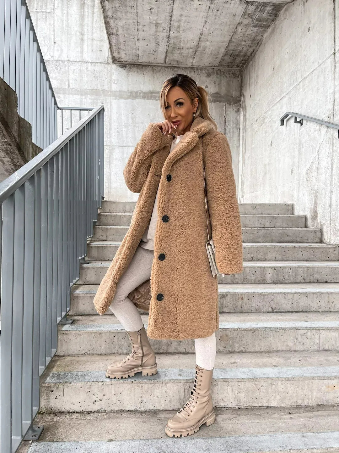 Plüsch-Trenchcoat: Warmer & stilvoller Mantel für kalte Tage
