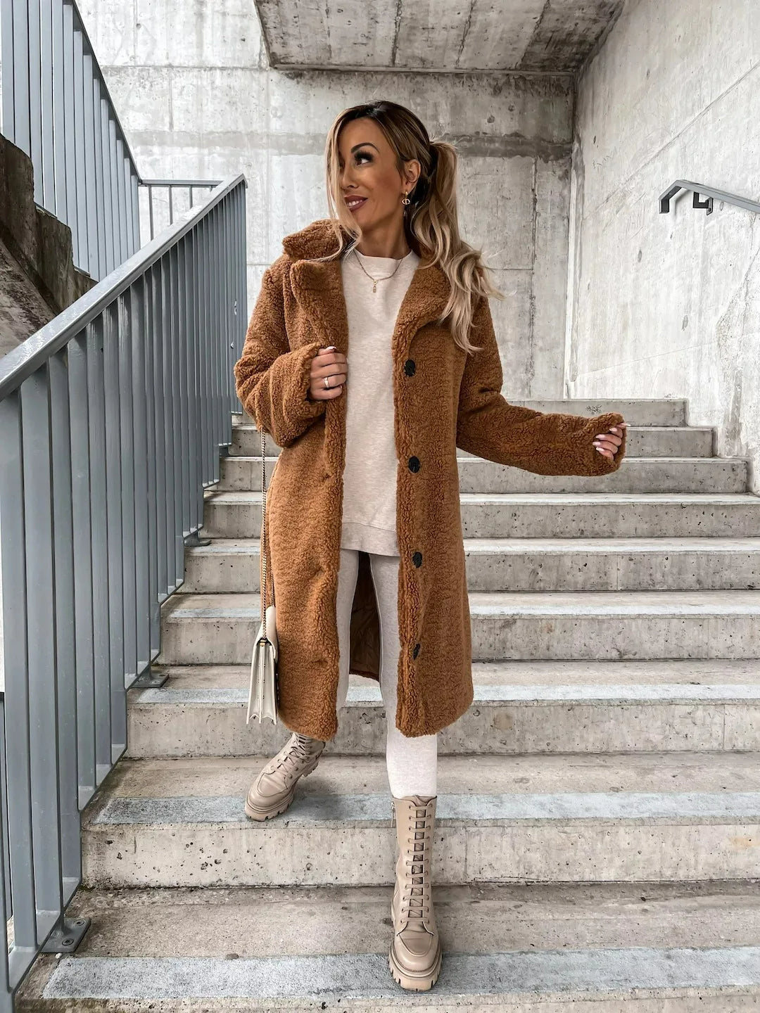 Plüsch-Trenchcoat: Warmer & stilvoller Mantel für kalte Tage