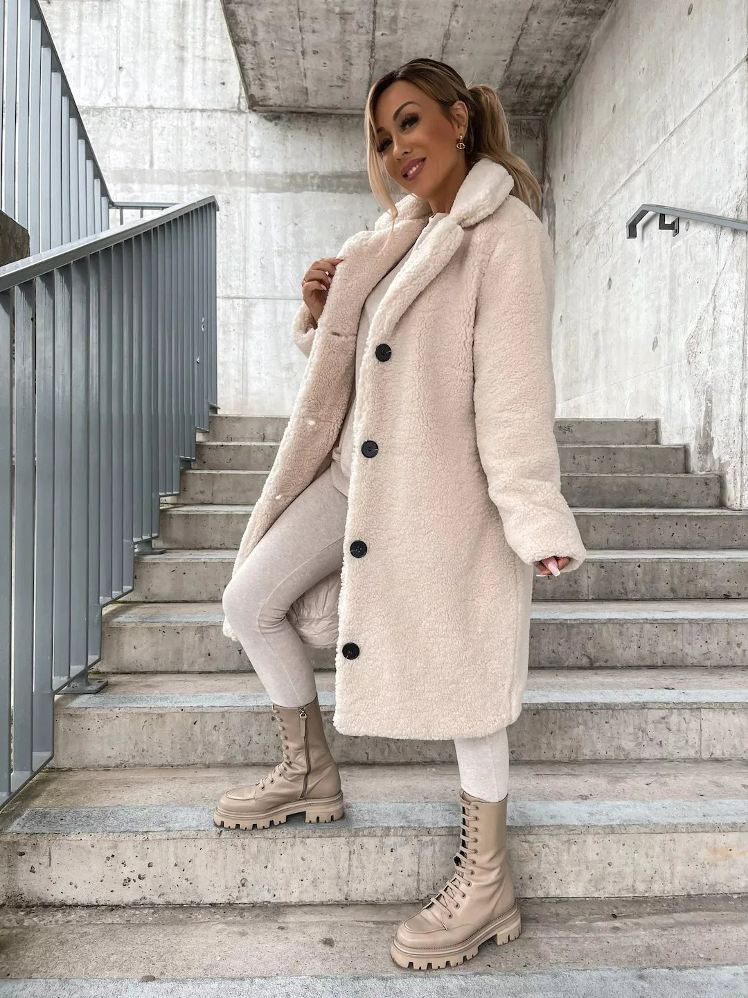 Plüsch-Trenchcoat: Warmer & stilvoller Mantel für kalte Tage