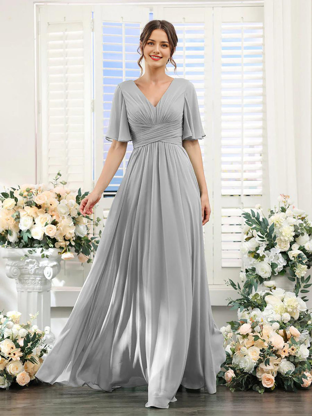 Fließendes Chiffonkleid mit V-Ausschnitt und hohem Schlitz