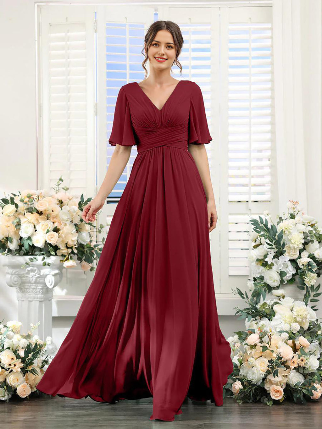 Fließendes Chiffonkleid mit V-Ausschnitt und hohem Schlitz