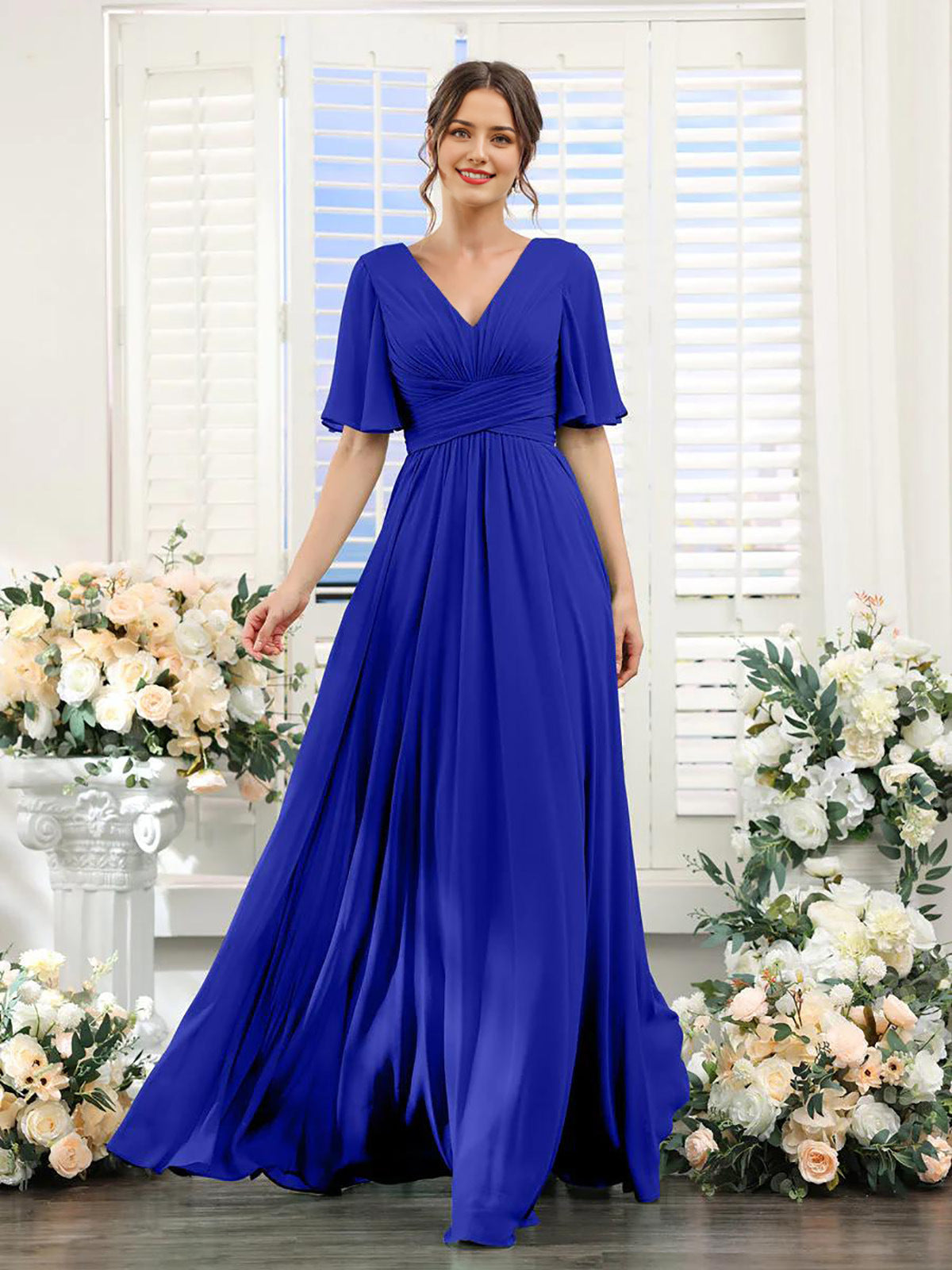 Fließendes Chiffonkleid mit V-Ausschnitt und hohem Schlitz