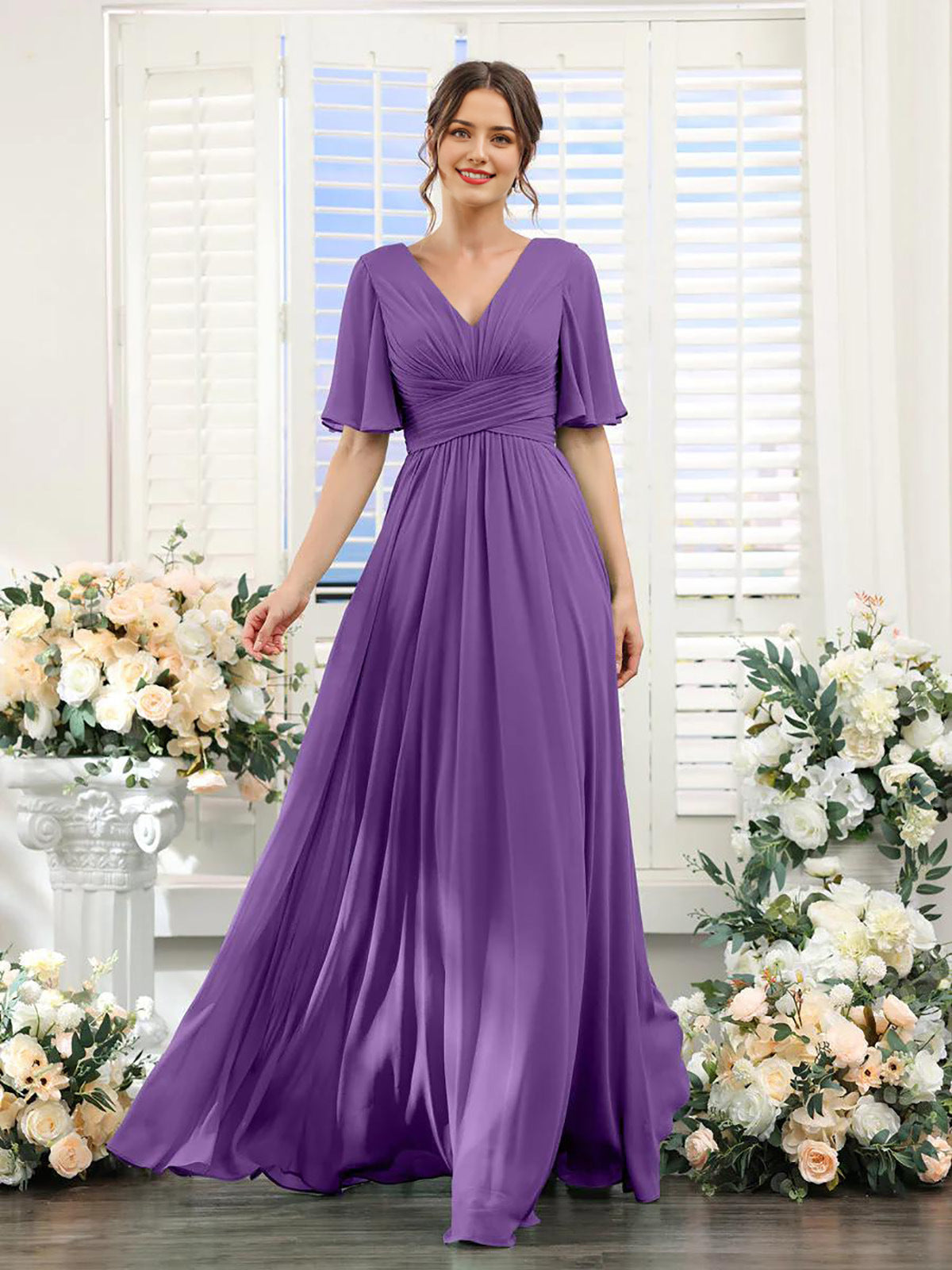 Fließendes Chiffonkleid mit V-Ausschnitt und hohem Schlitz