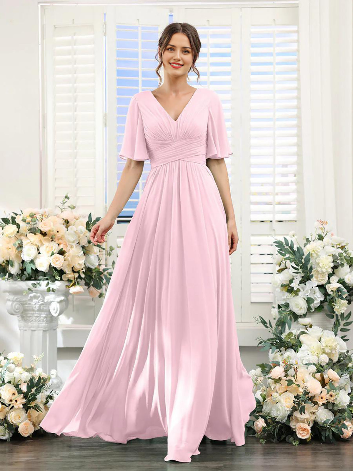 Fließendes Chiffonkleid mit V-Ausschnitt und hohem Schlitz