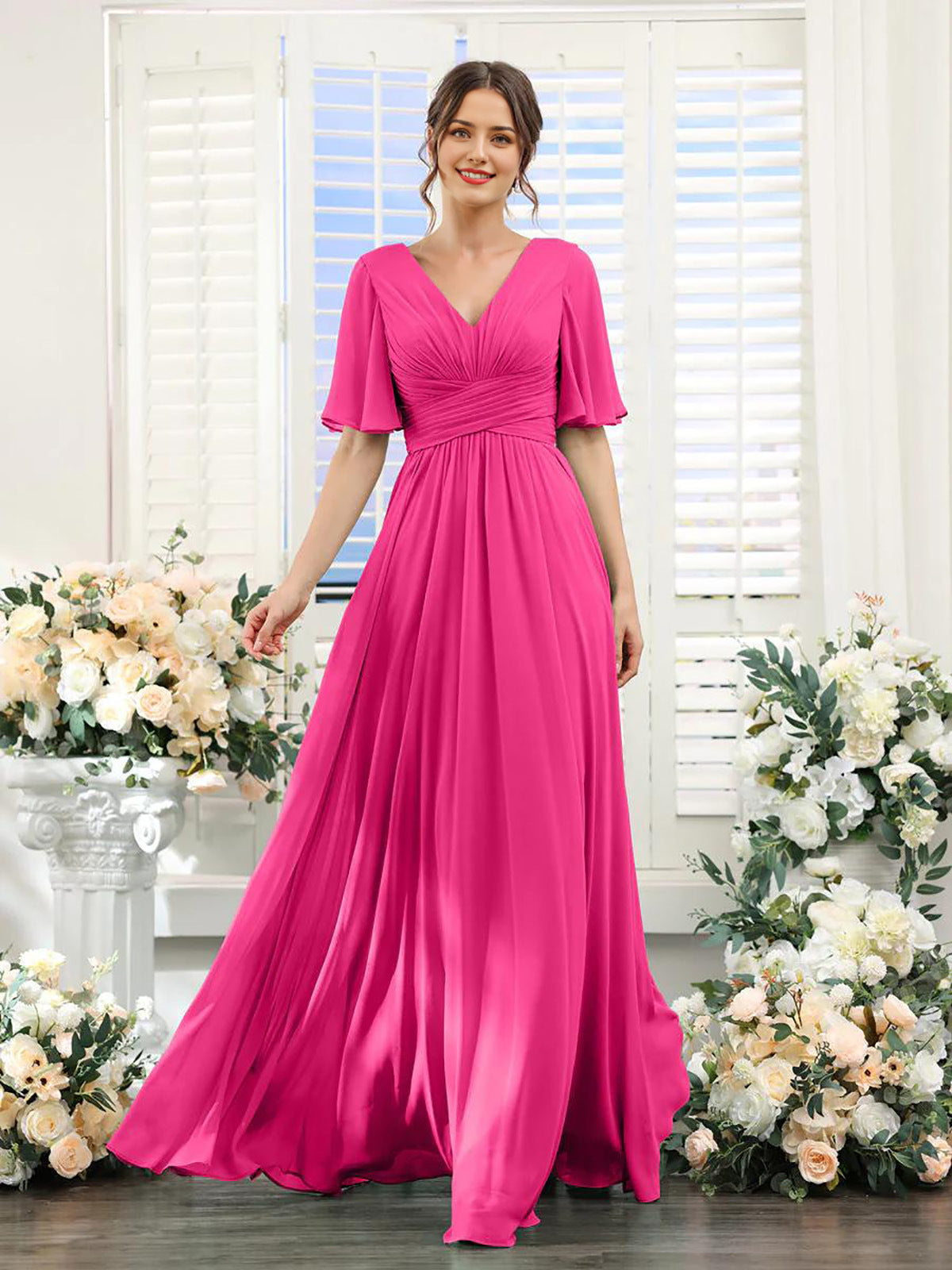 Fließendes Chiffonkleid mit V-Ausschnitt und hohem Schlitz