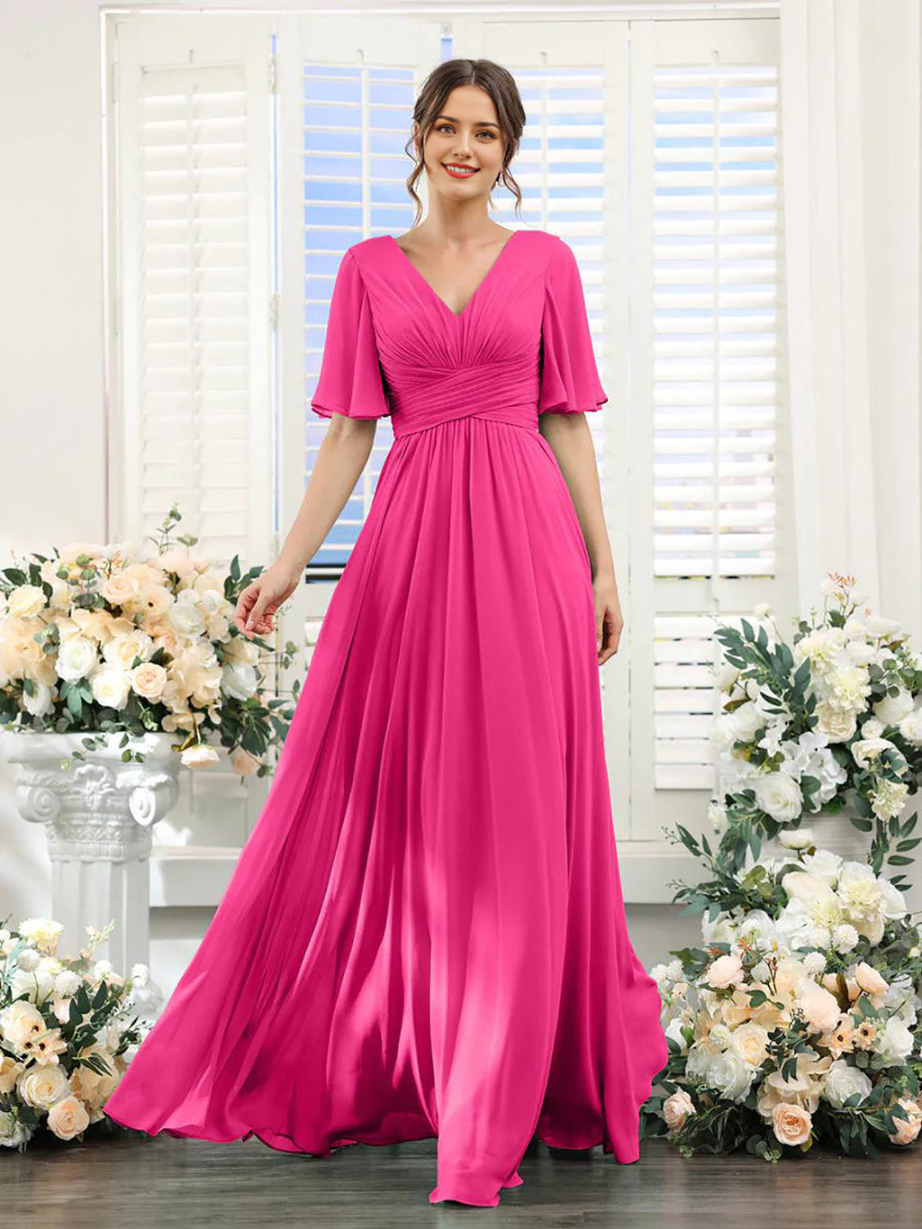 Fließendes Chiffonkleid mit V-Ausschnitt und hohem Schlitz