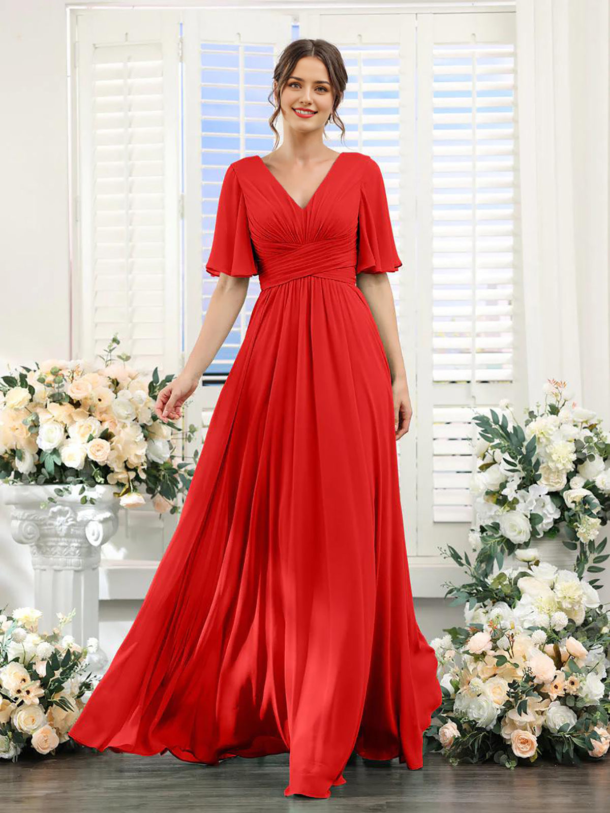 Fließendes Chiffonkleid mit V-Ausschnitt und hohem Schlitz