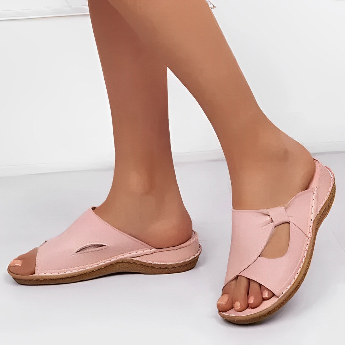 Orthopädische Ledersandalen mit Klettverschluss