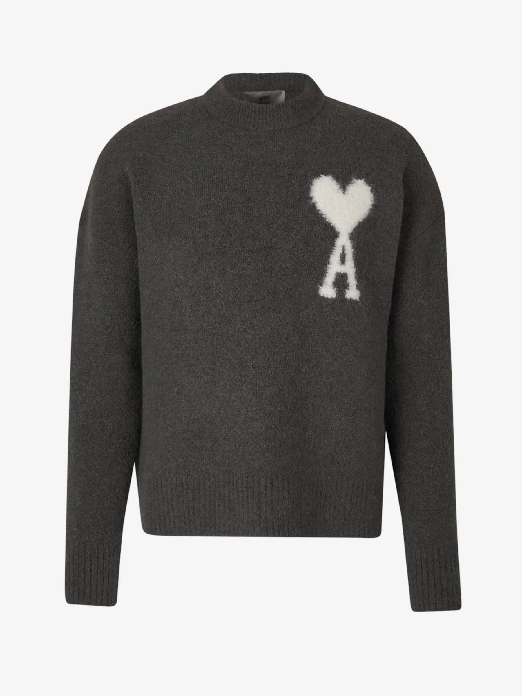 Modischer Herz-Pullover: Zeitloses Design & Komfort