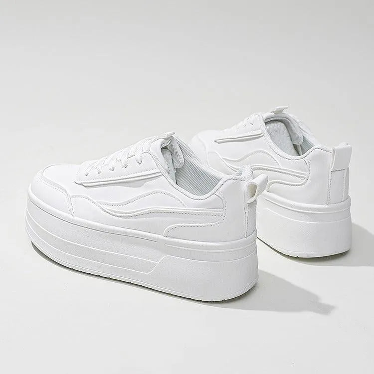 Weiße Plateausneaker - Minimalistisches Design