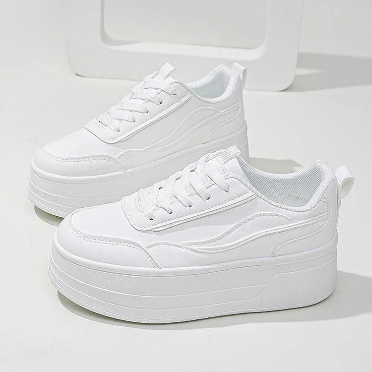 Weiße Plateausneaker - Minimalistisches Design