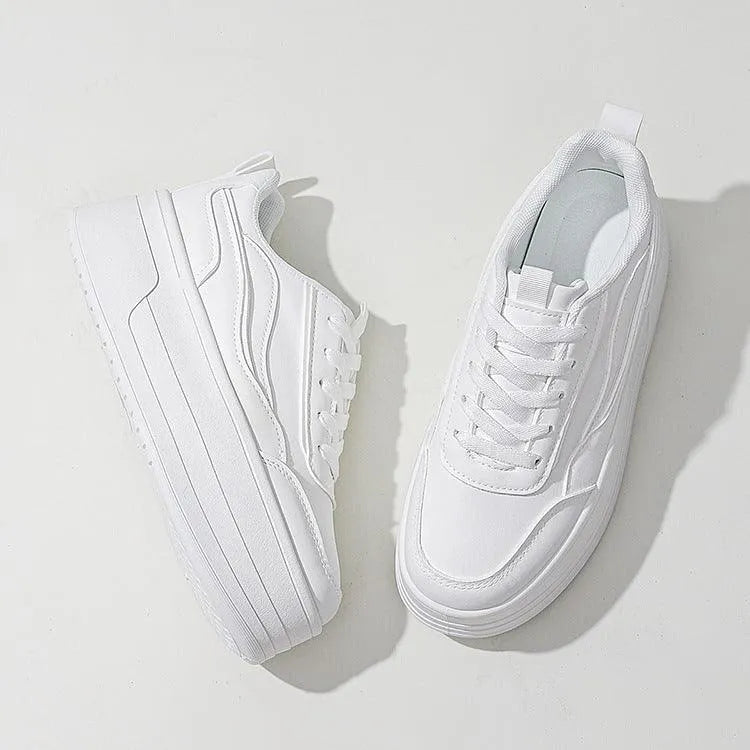 Weiße Plateausneaker - Minimalistisches Design