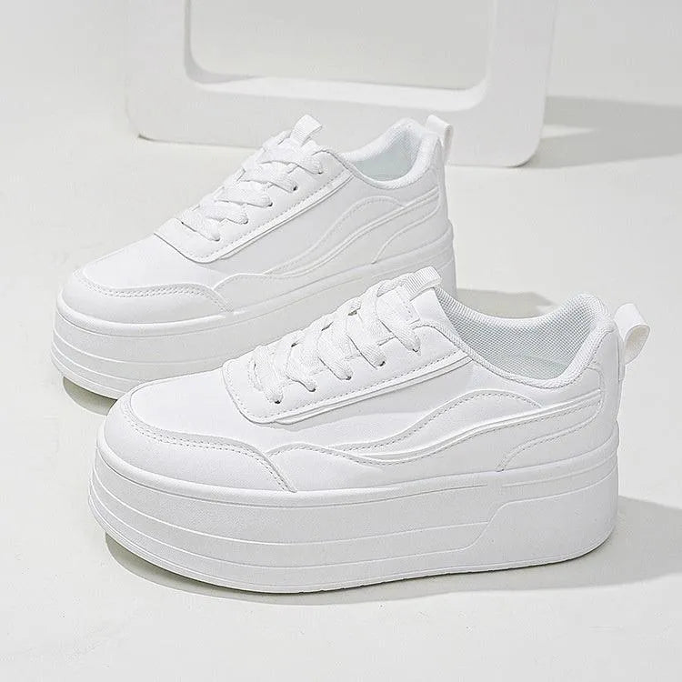 Weiße Plateausneaker - Minimalistisches Design